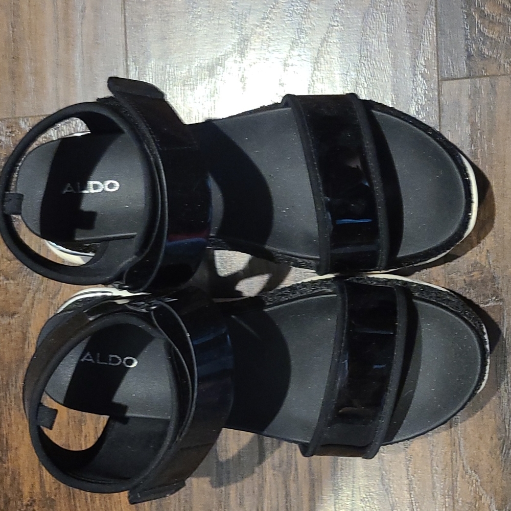 Aldo wedge size 9
